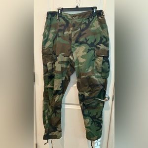 Men’s authentic Army Camouflage cargo utility pants